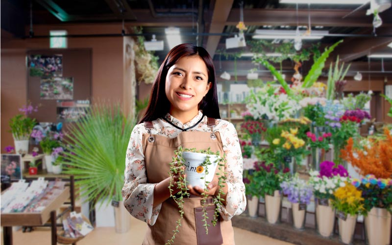Emprendedora en una florería, imagen temporal